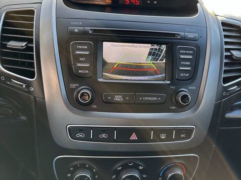 Used 2015 Kia Sorento LX image 26
