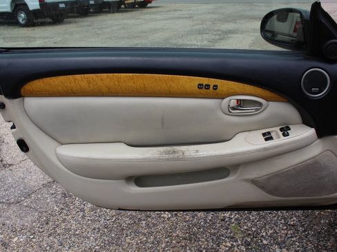 Used 2002 Lexus SC 430 Convertible RWD image 16