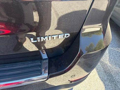 Used 2017 Jeep Grand Cherokee Limited AWD/4WD image 8