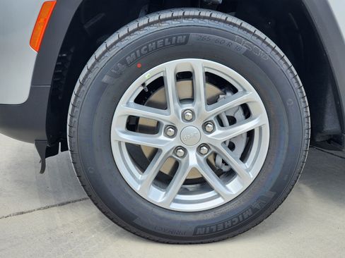 New 2026 Jeep Grand Cherokee Laredo AWD/4WD image 10