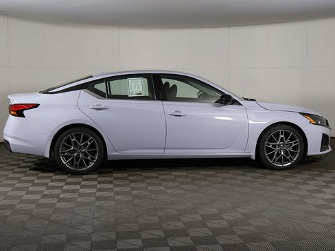 Used 2023 Nissan Altima 2.0 SR FWD image 19