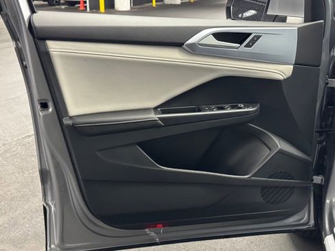 New 2025 Volkswagen Taos SE image 21