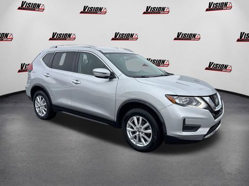 Used 2018 Nissan Rogue SV image 3