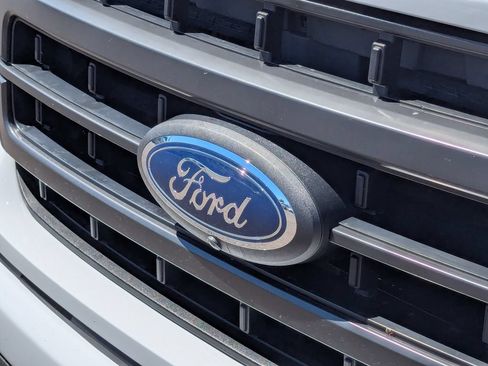 Used 2021 Ford F150 Lariat w/ Equipment Group 502A High AWD/4WD image 11