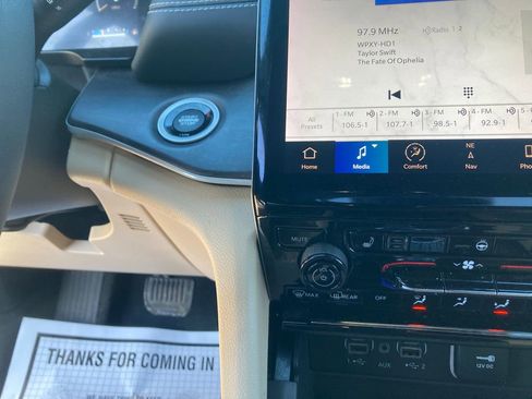 Used 2023 Jeep Grand Cherokee L Limited image 21