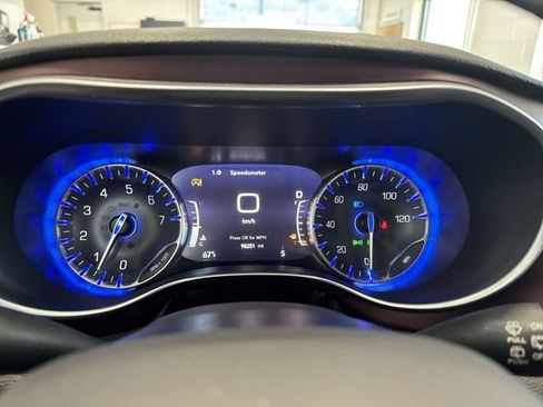 Used 2019 Chrysler Pacifica Limited FWD image 21
