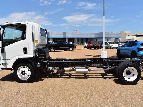 New 2025 Chevrolet Low Cab Forward image 24