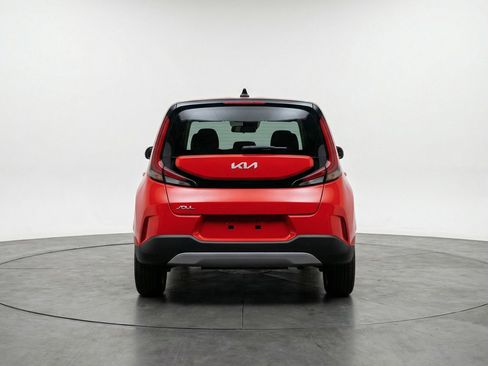 Used 2025 Kia Soul LX w/ LX Technology Package FWD image 7