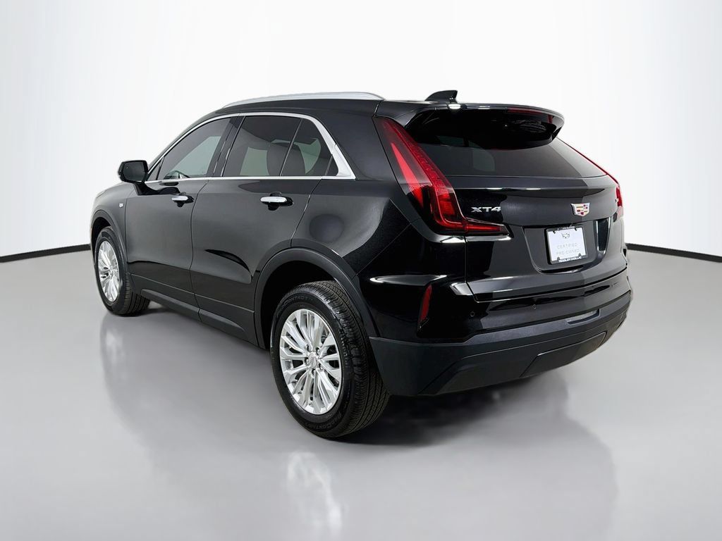 Certified 2024 Cadillac XT4 Luxury w/ Cold Weather Package FWD image 8