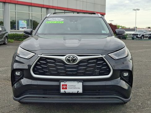 Used 2024 Toyota Highlander XLE AWD/4WD image 2