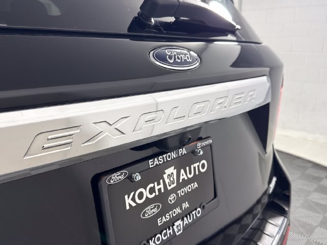 Used 2021 Ford Explorer Limited w/ Equipment Group 301A AWD/4WD image 19