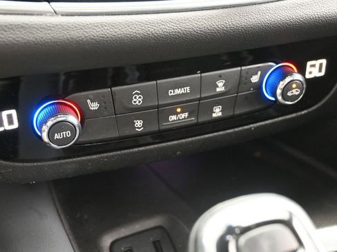 Used 2019 Buick Enclave Essence FWD image 16
