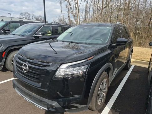 Used 2023 Nissan Pathfinder SL w/ Lighting Package (N92) image 2