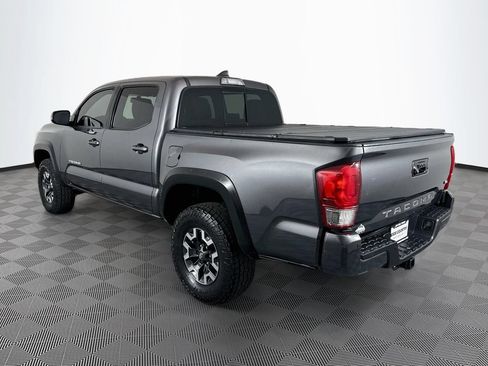 Used 2017 Toyota Tacoma TRD Off-Road w/ Premium & Technology Package AWD/4WD image 5