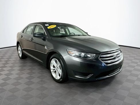Used 2015 Ford Taurus SE FWD image 3