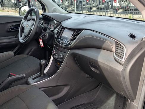 Used 2022 Chevrolet Trax LS image 30