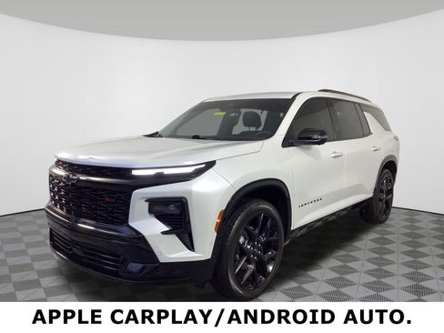 Used 2024 Chevrolet Traverse RS image 2