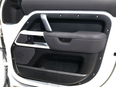 Used 2023 Land Rover Defender 110 X-Dynamic SE image 18