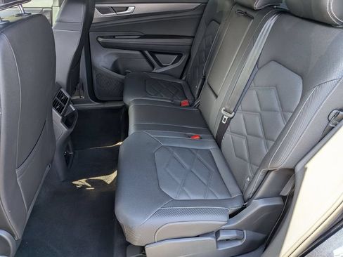 Used 2025 Volkswagen Atlas Cross Sport SE FWD image 21