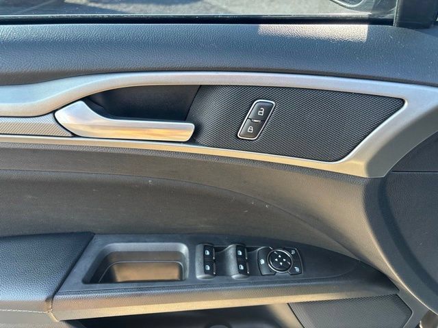 Used 2019 Ford Fusion SE FWD image 13
