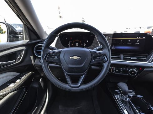 Used 2024 Chevrolet Trax LT FWD image 23