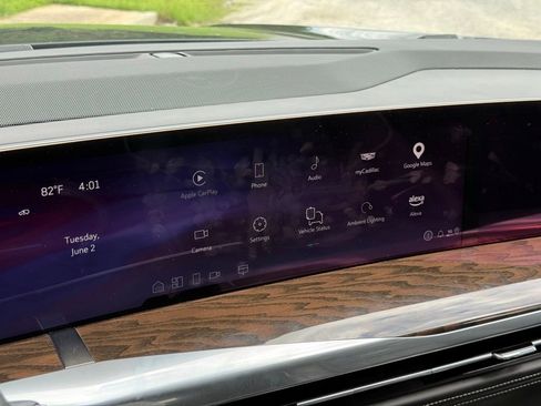 Certified 2025 Cadillac Escalade Premium Luxury Platinum w/ LPO, Floor Liner Package AWD/4WD image 36