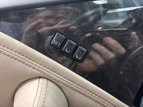 Used 2024 Nissan Armada Platinum w/ Captain's Chairs Package image 31