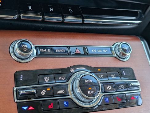 Used 2020 Lincoln Aviator Reserve w/ Elements Package Plus AWD/4WD image 16