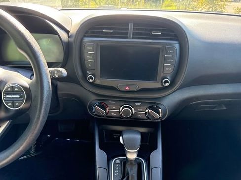 Used 2024 Kia Soul LX w/ Option Group 015 image 17