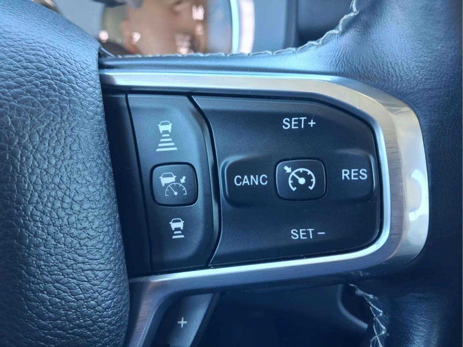 Used 2023 RAM 1500 4x4 Crew Cab Limited image 24