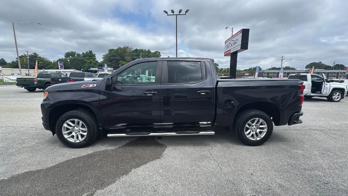 Used 2022 Chevrolet Silverado 1500 RST AWD/4WD image 2