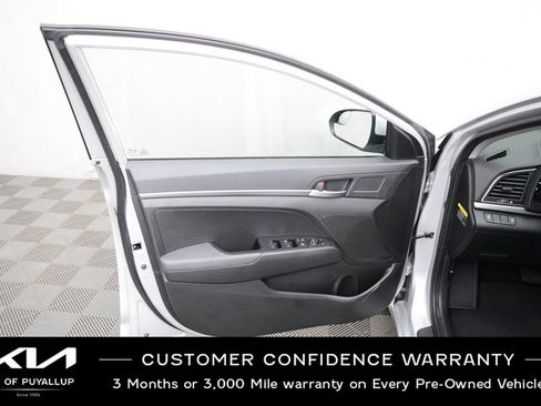 Used 2018 Hyundai Elantra SE w/ SE Connectivity Package 04 FWD image 9