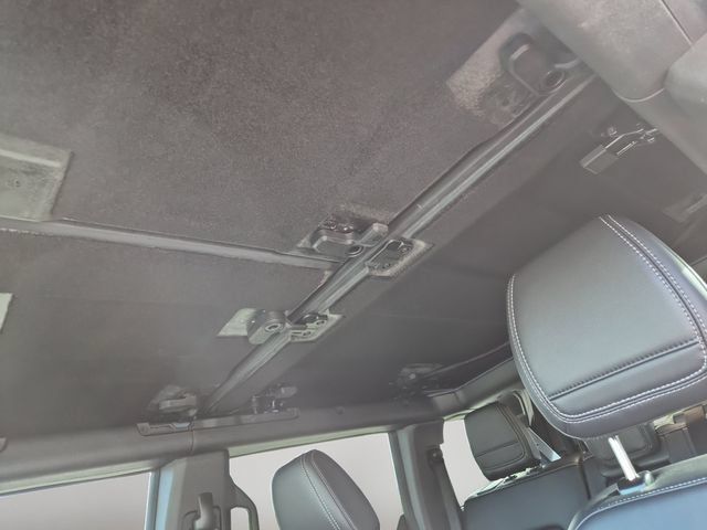Used 2025 Ford Bronco Outer Banks w/ Sasquatch Package AWD/4WD image 12