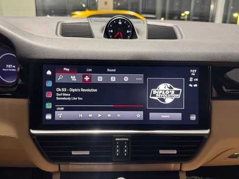 Used 2023 Porsche Cayenne image 42