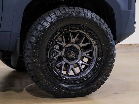 Used 2025 Toyota Land Cruiser image 77