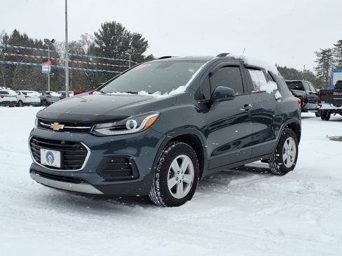 Used 2022 Chevrolet Trax LT w/ Premium Seat Package image 4
