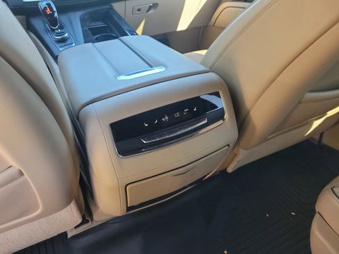 Used 2021 Cadillac Escalade Premium Luxury image 13