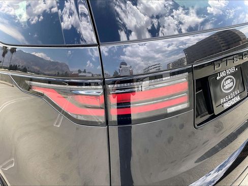 New 2026 Land Rover Discovery Dynamic SE AWD/4WD image 8
