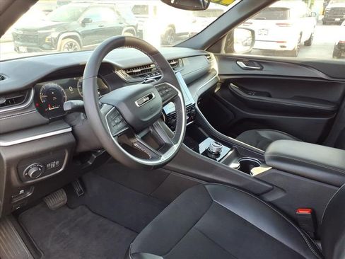 Used 2023 Jeep Grand Cherokee Altitude AWD/4WD image 8