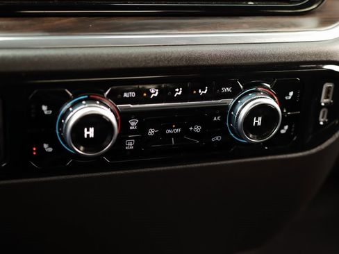 Used 2025 GMC Sierra 1500 SLT image 18