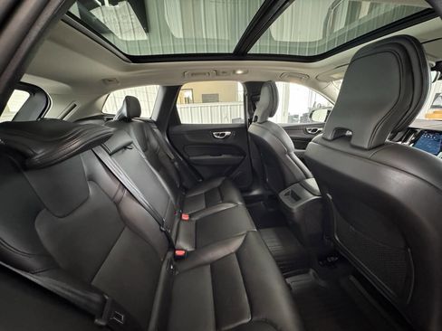 Used 2024 Volvo XC60 B5 Core image 10