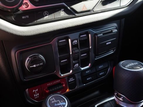 New 2026 Jeep Gladiator Mojave image 14