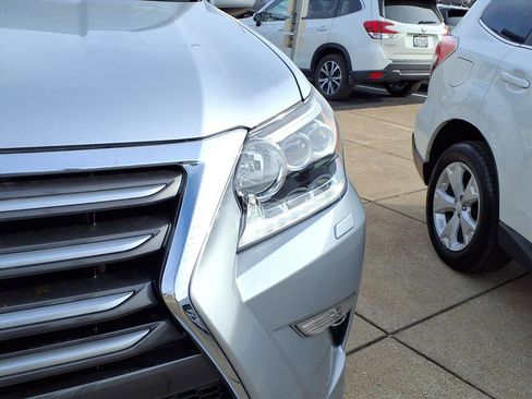 Used 2019 Lexus GX 460 460 image 32