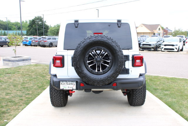 Used 2025 Jeep Wrangler Unlimited Rubicon AWD/4WD image 35