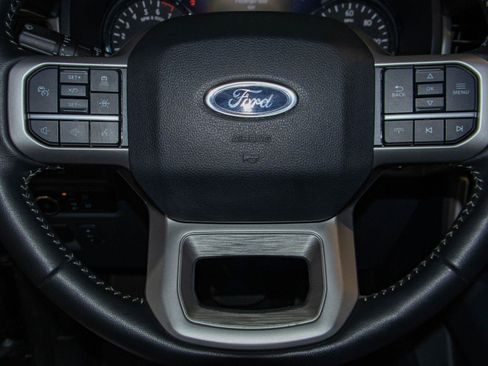Used 2024 Ford Expedition XLT AWD/4WD image 12