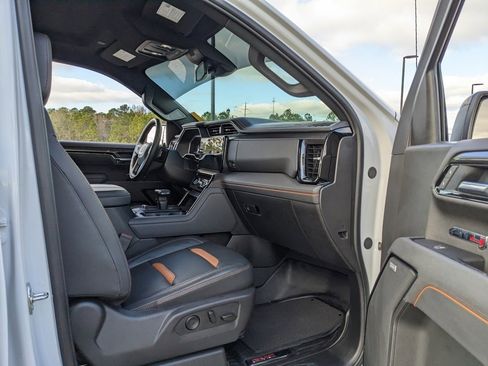 Used 2025 GMC Sierra 1500 AT4 image 43