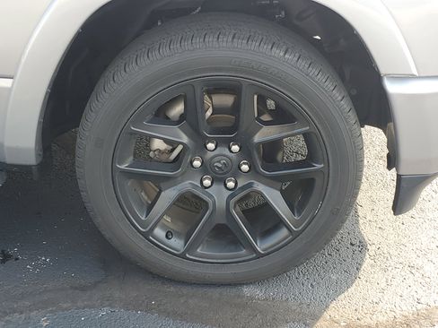 Used 2022 RAM 1500 Laramie AWD/4WD image 7