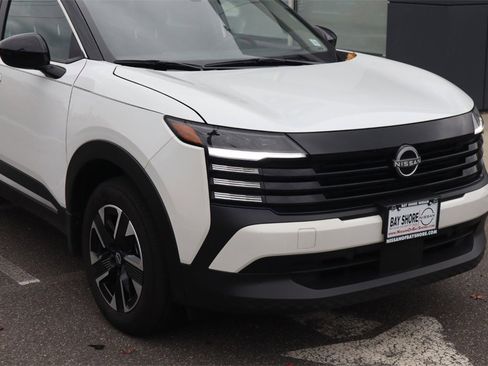 Certified 2025 Nissan Kicks SV image 4