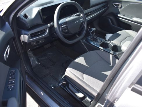 Used 2025 Kia K4 LXS image 13