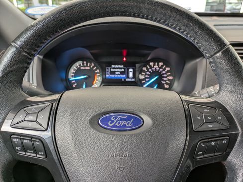 Certified 2018 Ford Explorer XLT FWD image 27